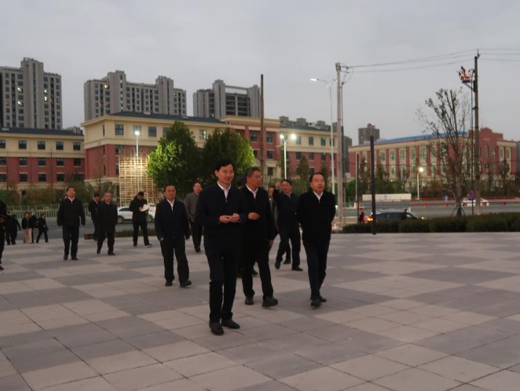 省政协主席唐良智率主席聚会成员视察 赭山中路宜邻中心